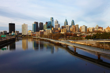 Fototapeta premium Panoramiczny widok na panoramę Filadelfii w stanie Pensylwania