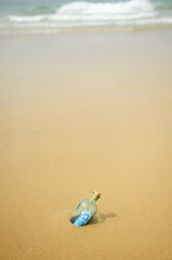 Billete de 20 euros en una botella encontrada en la playa