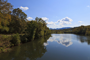 Fototapeta na wymiar James River in Virginia