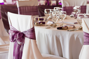 wedding chairs with ribbon