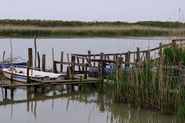 Obraz premium Molo di legno sul fiume Po, Italia