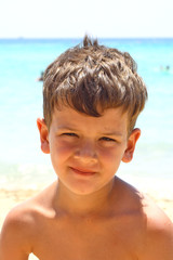 BAMBINO IN SPIAGGIA