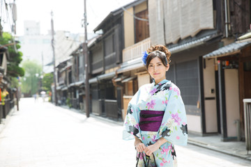 浴衣を着た女性