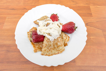 pancakes with strawberries and cream