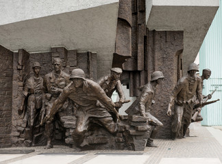 Monument to Polish fighters uprising  - obrazy, fototapety, plakaty