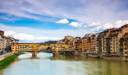 Obraz premium Historical Gold (Ponte Vecchio) of Bridge in Florence, Italy