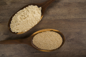Portion of uncooked Quinoa and wey protein