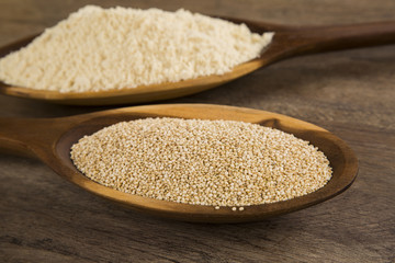 Portion of uncooked Quinoa and wey protein