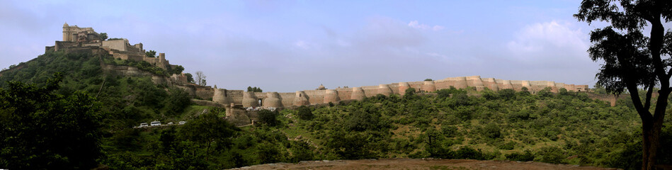 Fototapeta na wymiar Udaipur Fort Kumbhalgarh Panoramic view built during 15 century by Rana Kumbha, also the birth place of Maharana Pratap The unconquerable fort with Second Largest Wall After The Great Wall of China 