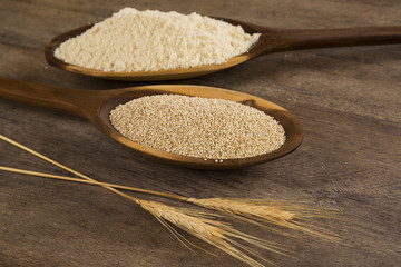 Portion of uncooked Quinoa and wey protein