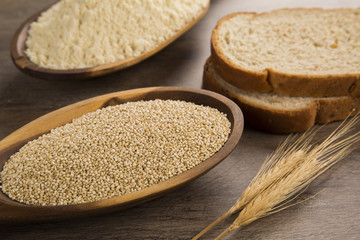 Portion of uncooked Quinoa and wey protein