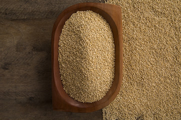 Portion of uncooked Quinoa and wey protein