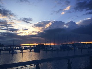 Fototapeta premium Hafen im Abendlicht