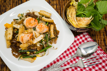 Delicious Thai stir-fried rice noodles