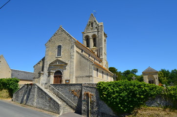 Fototapeta na wymiar Eglise Saint-Laurent-Saint-Georges à Villiers le sec (calvados - normandie)