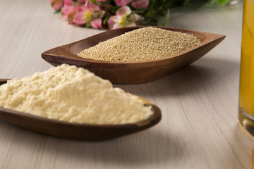 Portion of uncooked Quinoa and wey protein