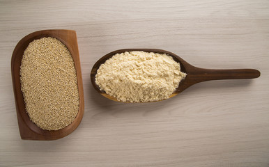Portion of uncooked Quinoa and wey protein