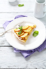 Apple tart with sugar