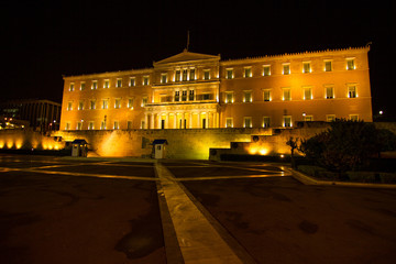 Fototapeta na wymiar Night view of the Parliament of Greece