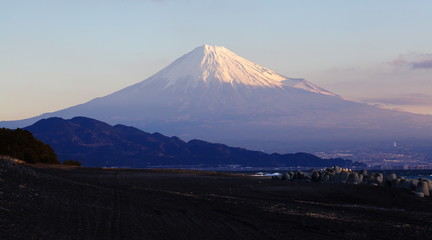 Fototapeta premium Mountain Fuji and the ocean at Shuzuoka prefecture