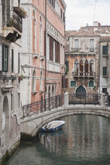 Obraz na płótnie Canvas Bridge Calle Drio la Chiesa Street, Venice