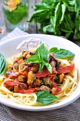 pasta with mussels, pepperoni, bacon, tomato and basil