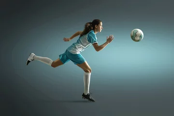 Rolgordijnen Woman plays soccer © lassedesignen