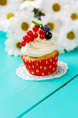 cupcakes with summer berries