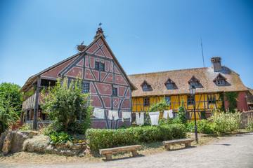 Fototapeta na wymiar Maisons traditionnelles à l'écomusée d'Alsace