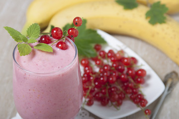 Smoothie of banana with red currant