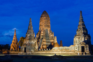 Fototapeta premium Twilight at Wat Chaiwatthanaram