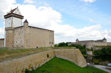Fototapeta na wymiar Festung Hermannsfeste Narva / Estland und Festung Ivangorod / Russland 