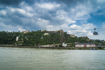 Obraz premium Festung Ehrenbreitstein in Koblenz am Rhein und der Mosel 
