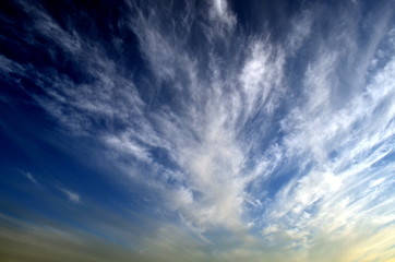 Obraz premium Hintergrund lebendiger Himmel bei Dämmerung