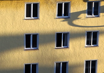 Hausfassade Licht und Schatten