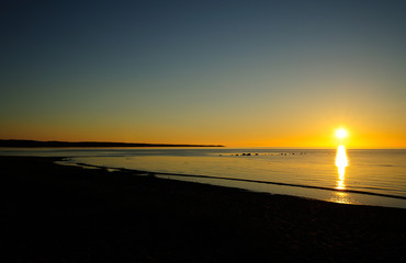 Fototapeta premium Sonnenuntergang an der Ostseeküste bei Kunda / Estland