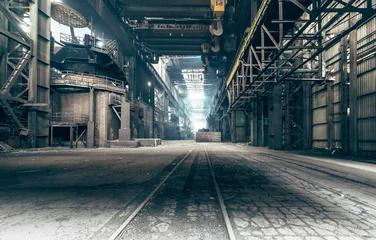 Photo sur Plexiglas Bâtiment industriel Usine abandonnée : Une usine qui a été fermée pendant de nombreuses années.