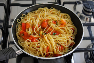 SPAGHETTI COL POMODORO