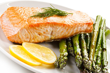 Grilled salmon and asparagus 