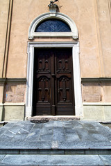 Fototapeta na wymiar italy lombardy the milano door closed brick pavement
