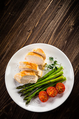 Roast chicken fillets and vegetables 