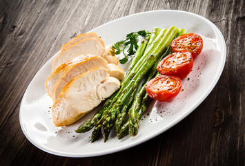 Roast chicken fillets and vegetables 