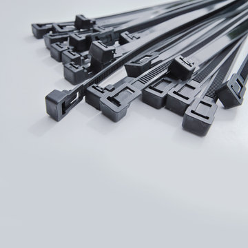 Schwarze Kabelbinder
