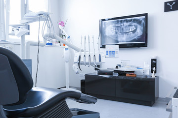 Dentist's chair with x-ray picture - 88174717