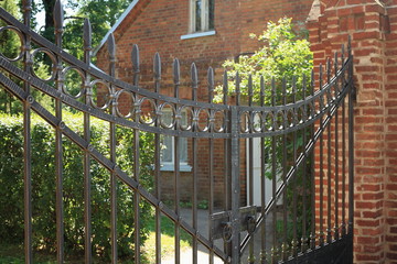 Gate