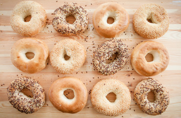Verschiedene frische Bagel