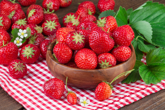 fresh strawberries on red checkered tablecloth
