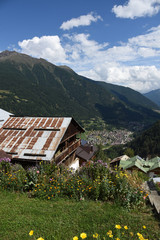 vallata paesino chalet maso montagne valle di alta montagna 