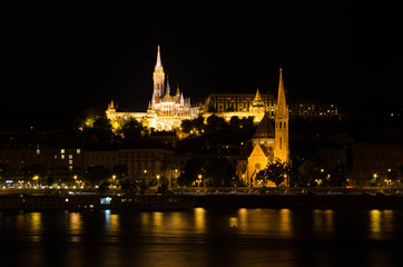 Fototapeta na wymiar Matthias church and the Fisherman's Bastion at night in Budapest