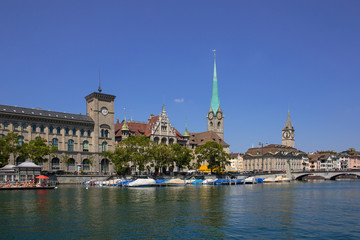 Obraz premium Limmat riverside with famous churches, Zurich